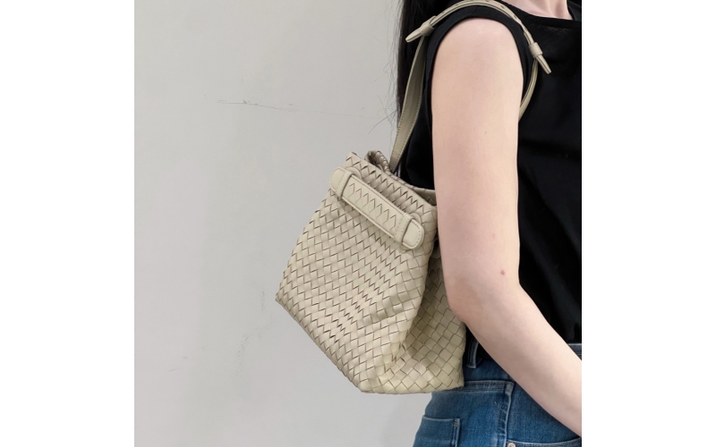 Beige Handbags Shoulder bags BV9035