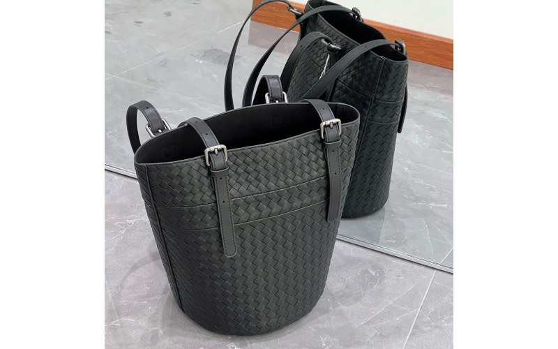 Woven bucket bag