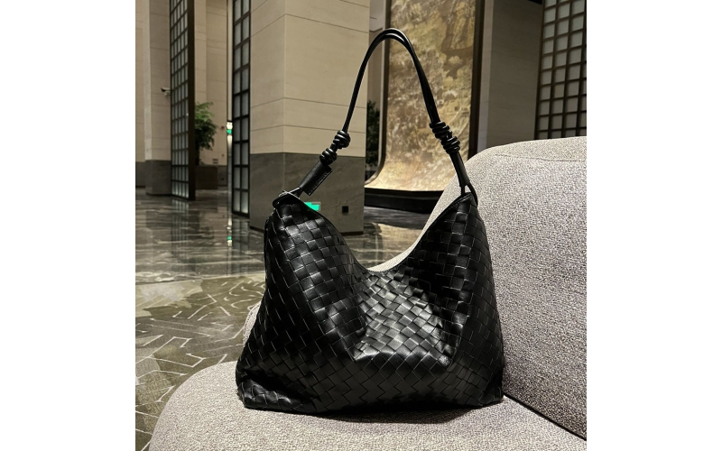 Woven tote bag