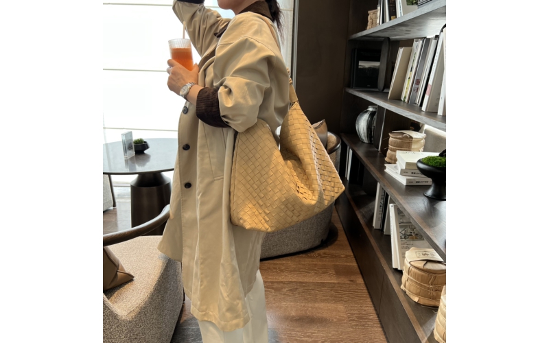 Woven tote bag